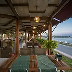 Club Hotel