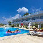 Club Hotel Side
