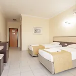 Club Hotel 3*