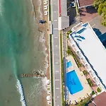 Club Hotel 3*