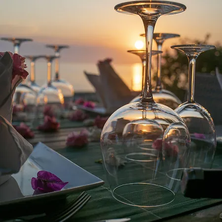 Side Beach Club Side