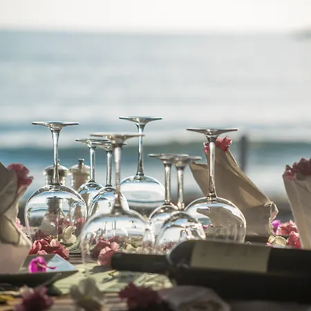 Side Beach Club Side