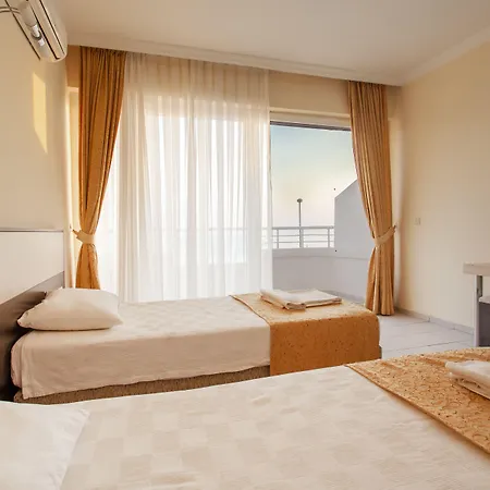 Club Hotel 3*