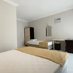 Club Hotel Side